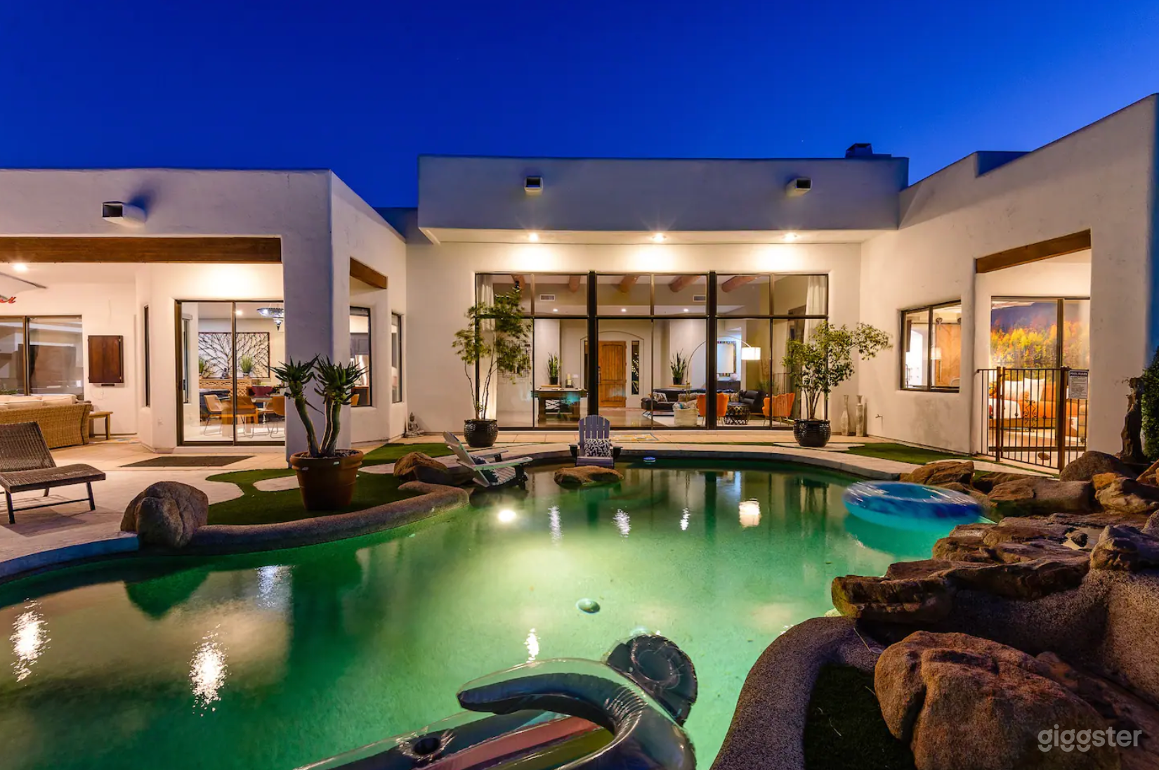 Modern Desert Masterpiece of Architecture Photo 2