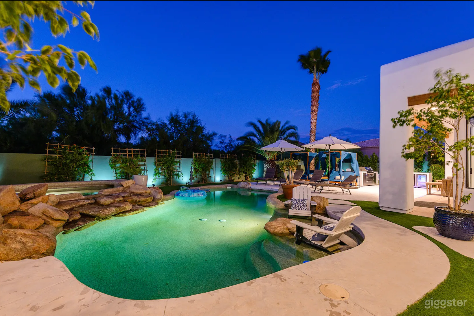 Modern Desert Masterpiece of Architecture Photo 3