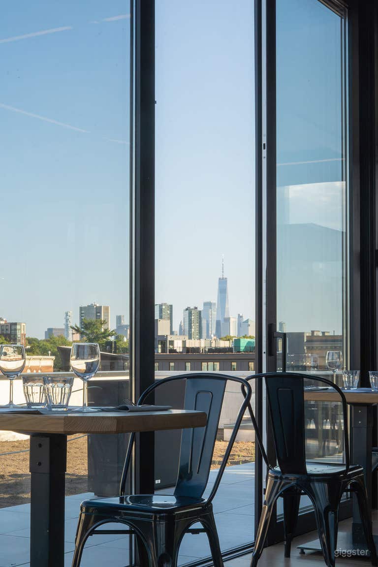 Stylish 4th Floor NYC View Space w/ A/C, Open-Air Option 