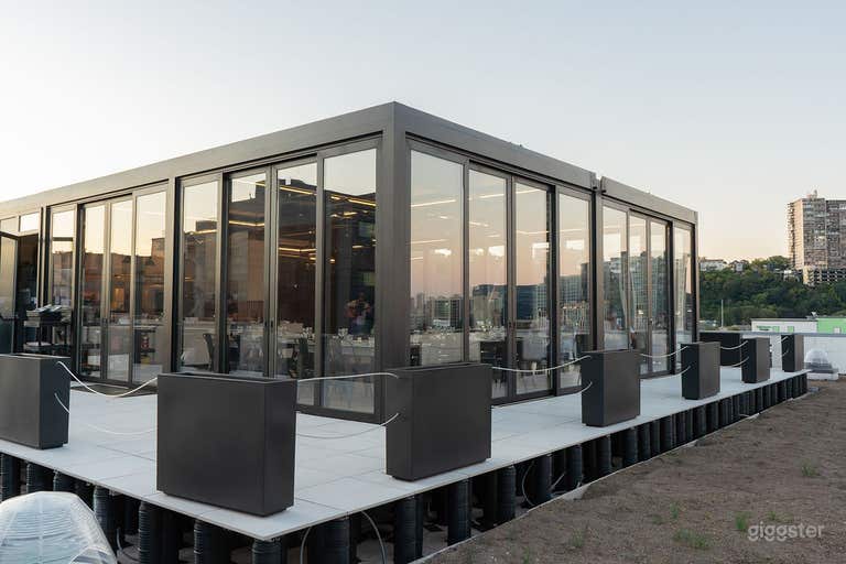  Stylish 4th Floor NYC View Space w/ A/C, Open-Air Option 