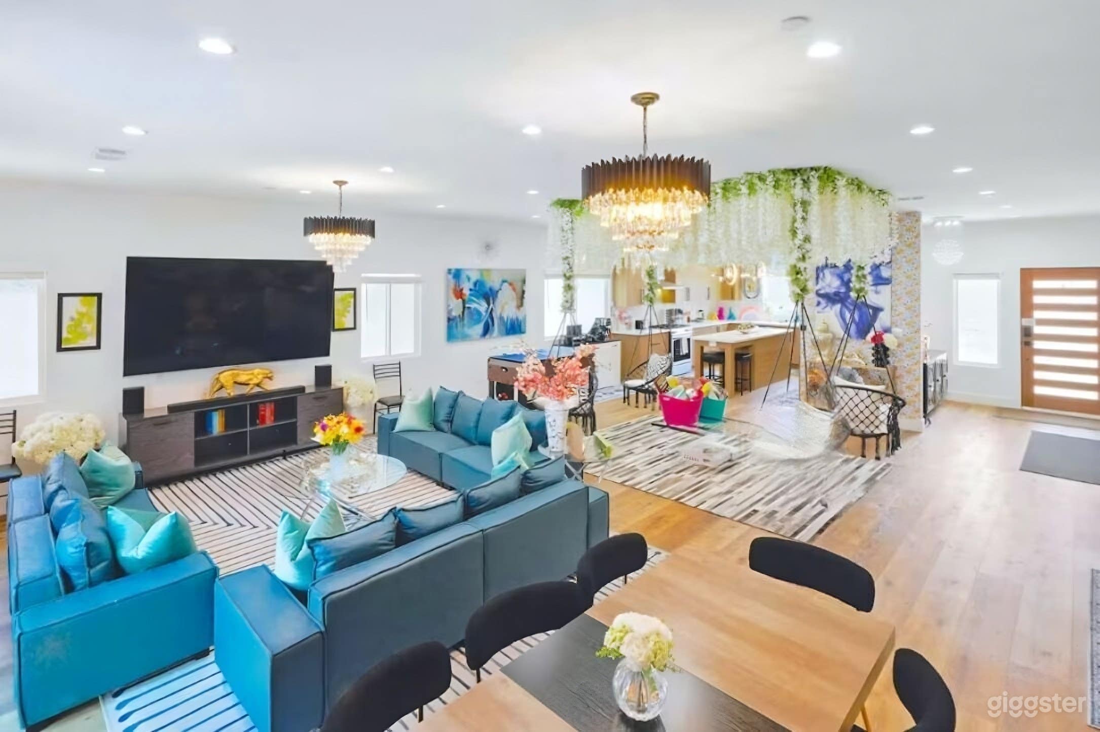 Trendy North Hollywood Designer House with Yard Photo 3