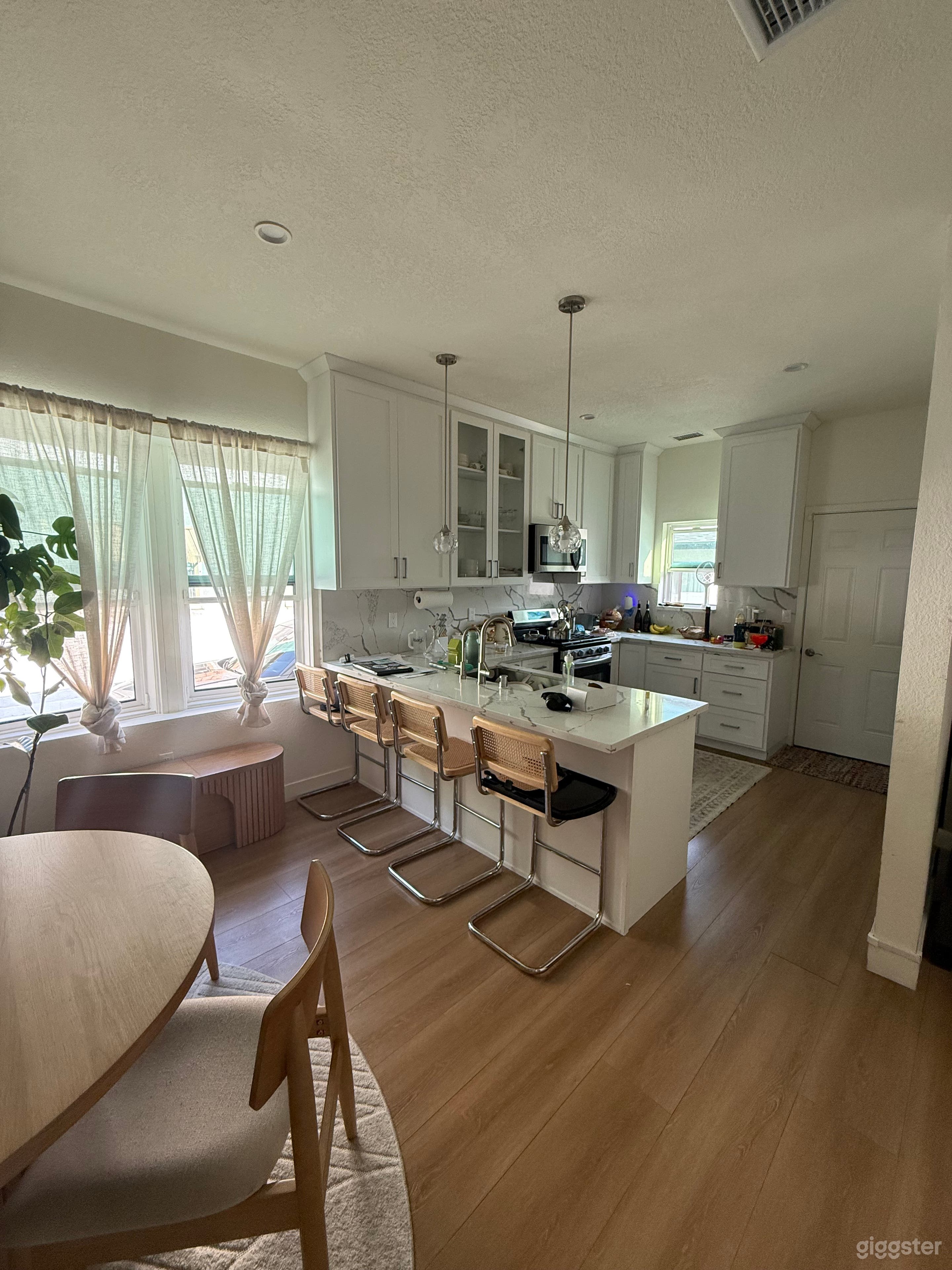 Artsy Bright Traditional Family Home - natural light! Photo 2