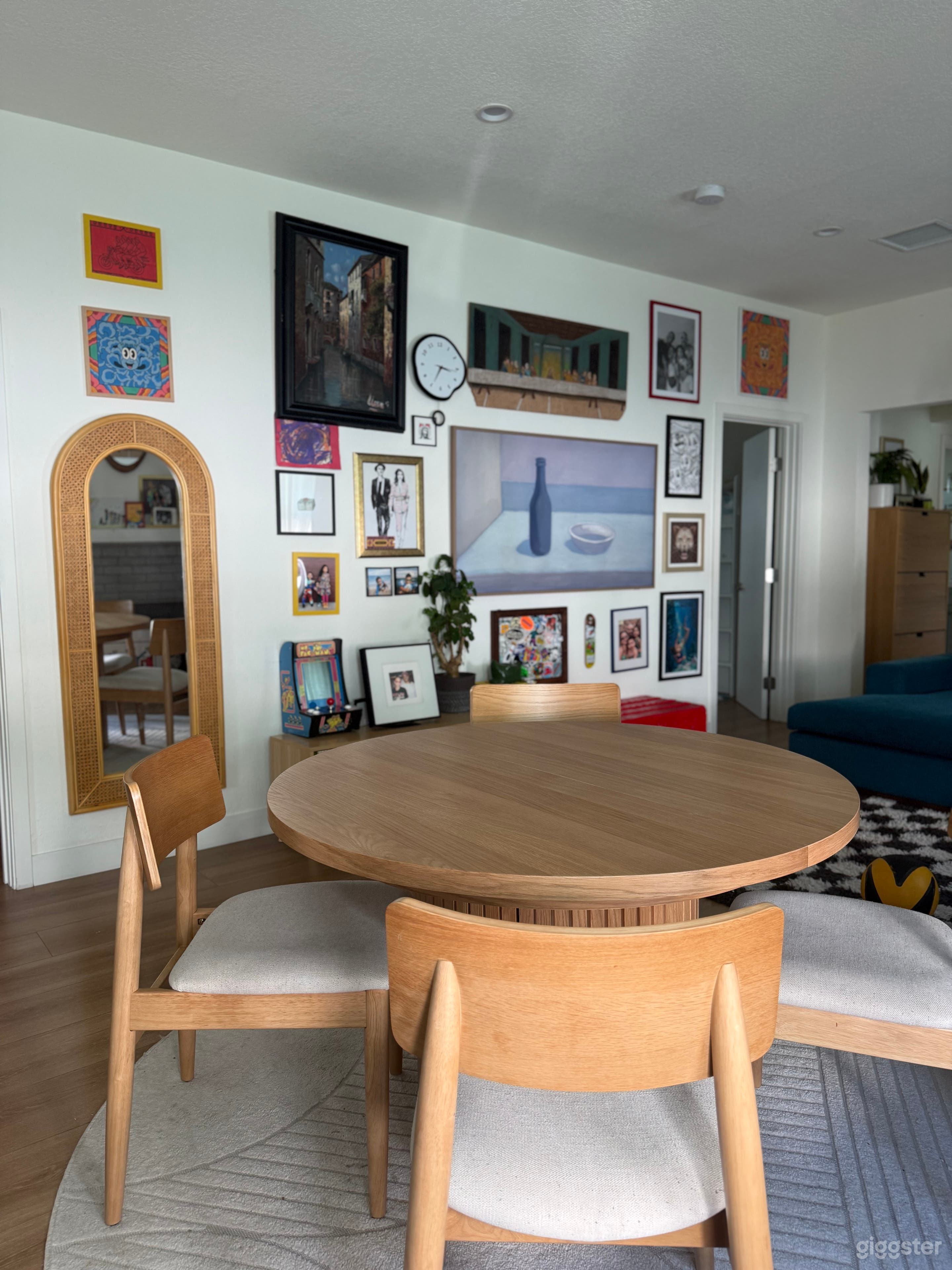 Artsy Bright Traditional Family Home - natural light! Photo 3