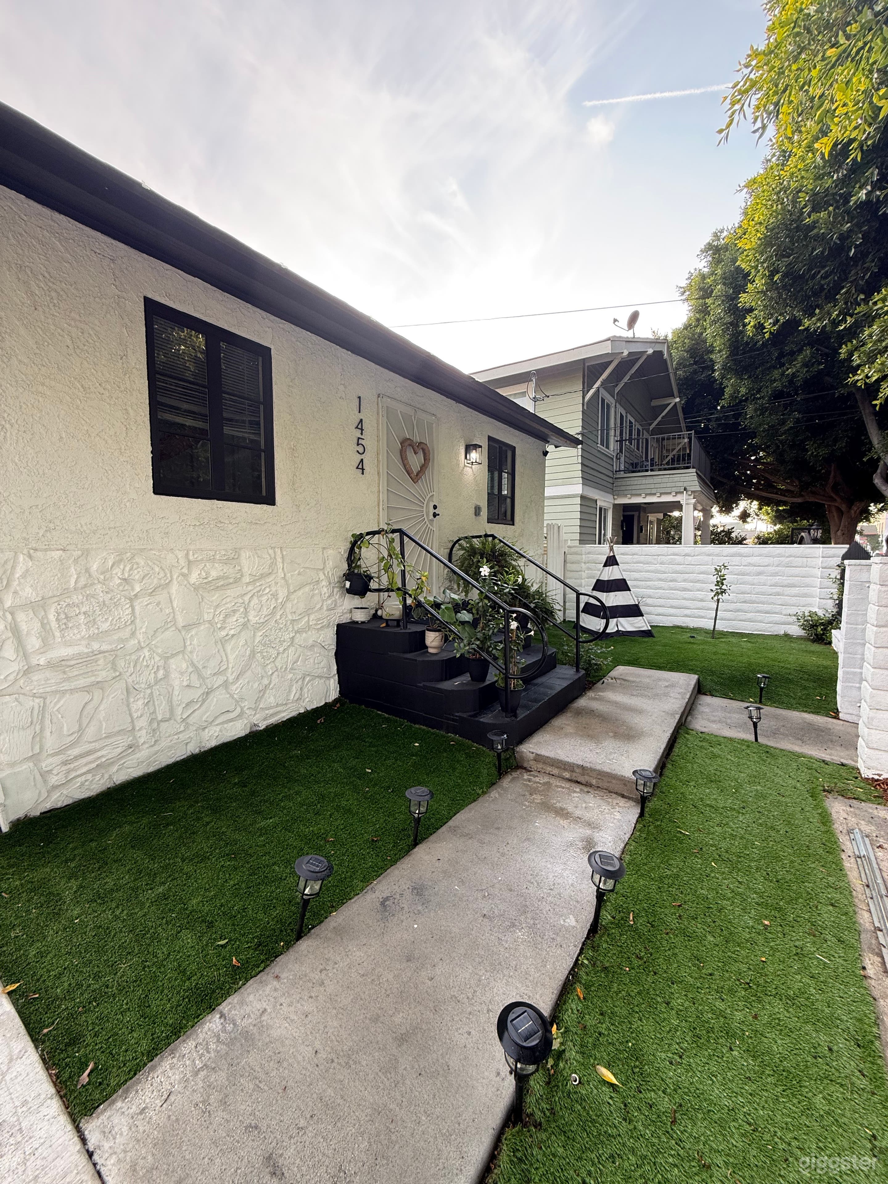 Artsy Bright Traditional Family Home - natural light! Photo 4