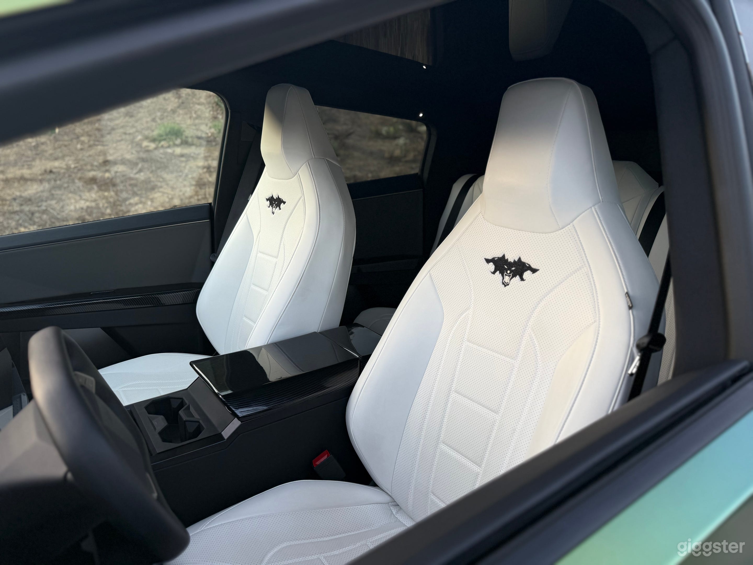 Tesla Cybertruck – Iridescent Wrap | LA Film &amp; Photo Photo 4