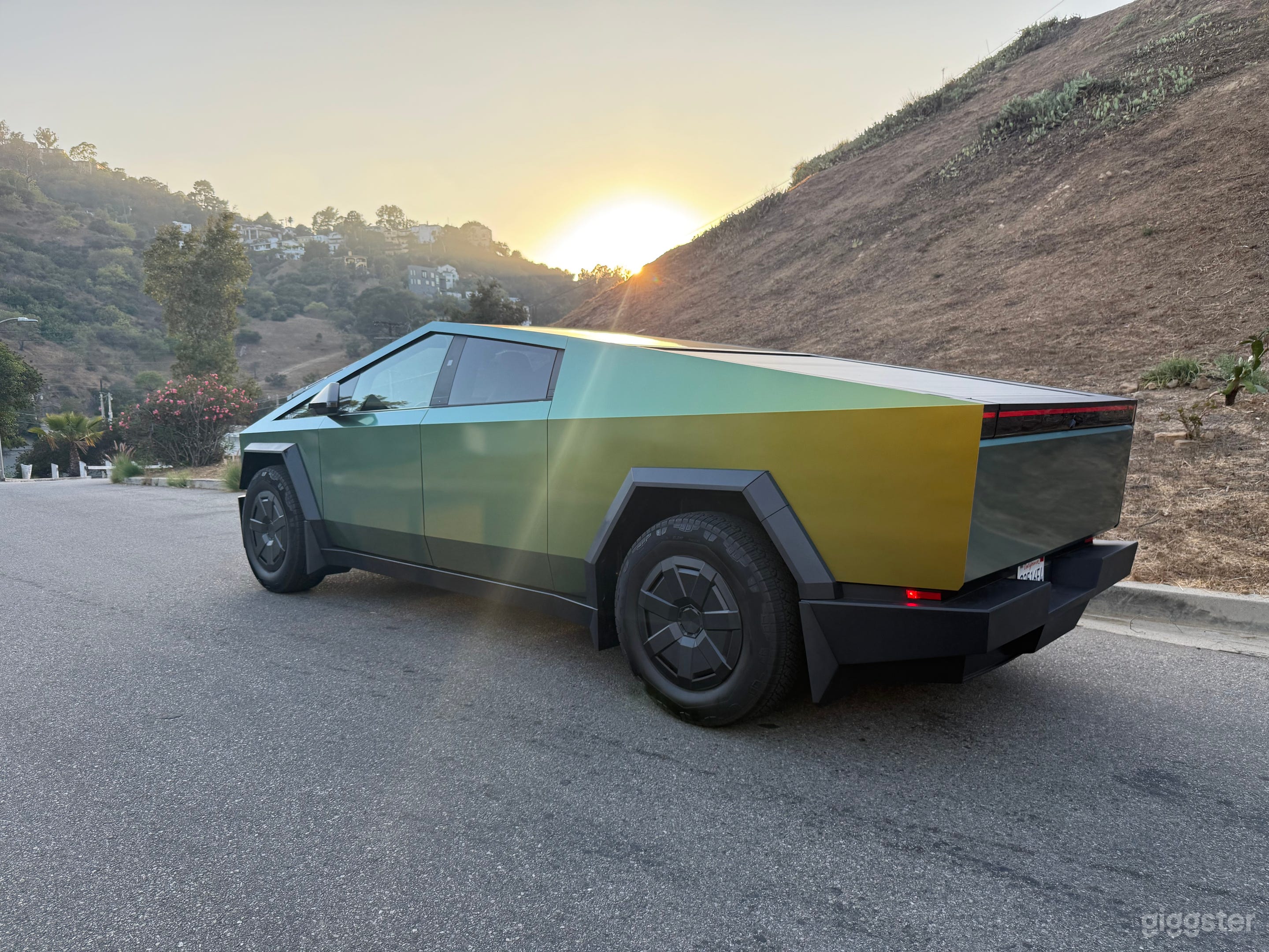 Tesla Cybertruck – Iridescent Wrap | LA Film &amp; Photo Photo 2