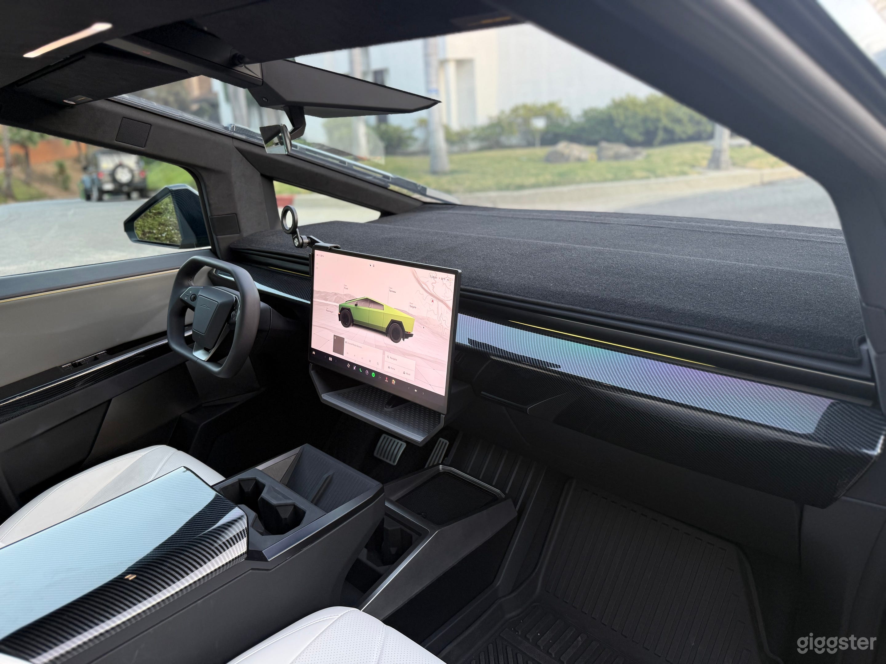 Tesla Cybertruck – Iridescent Wrap | LA Film &amp; Photo Photo 3