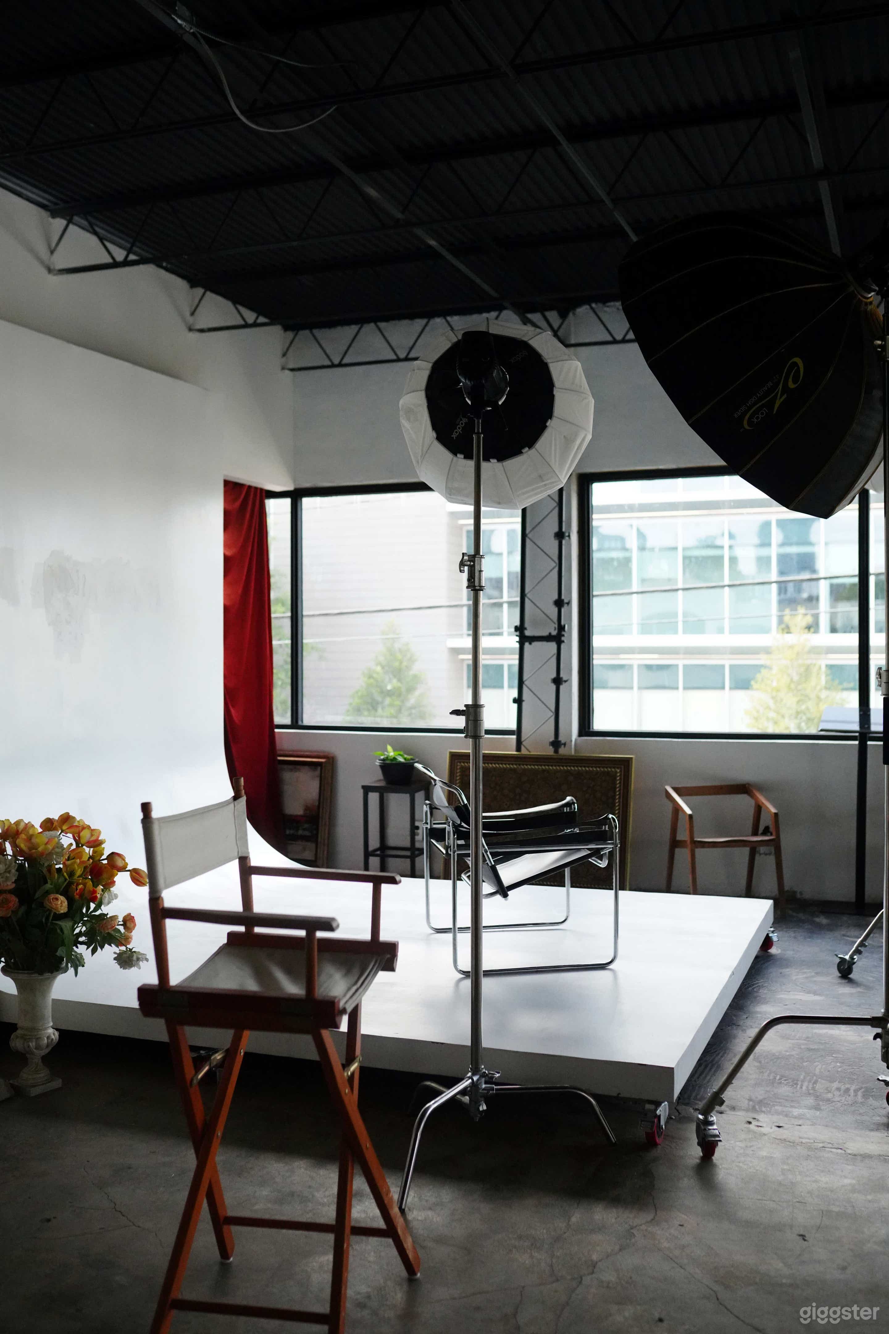 New Creative Industrial Warehouse Space Photo 3