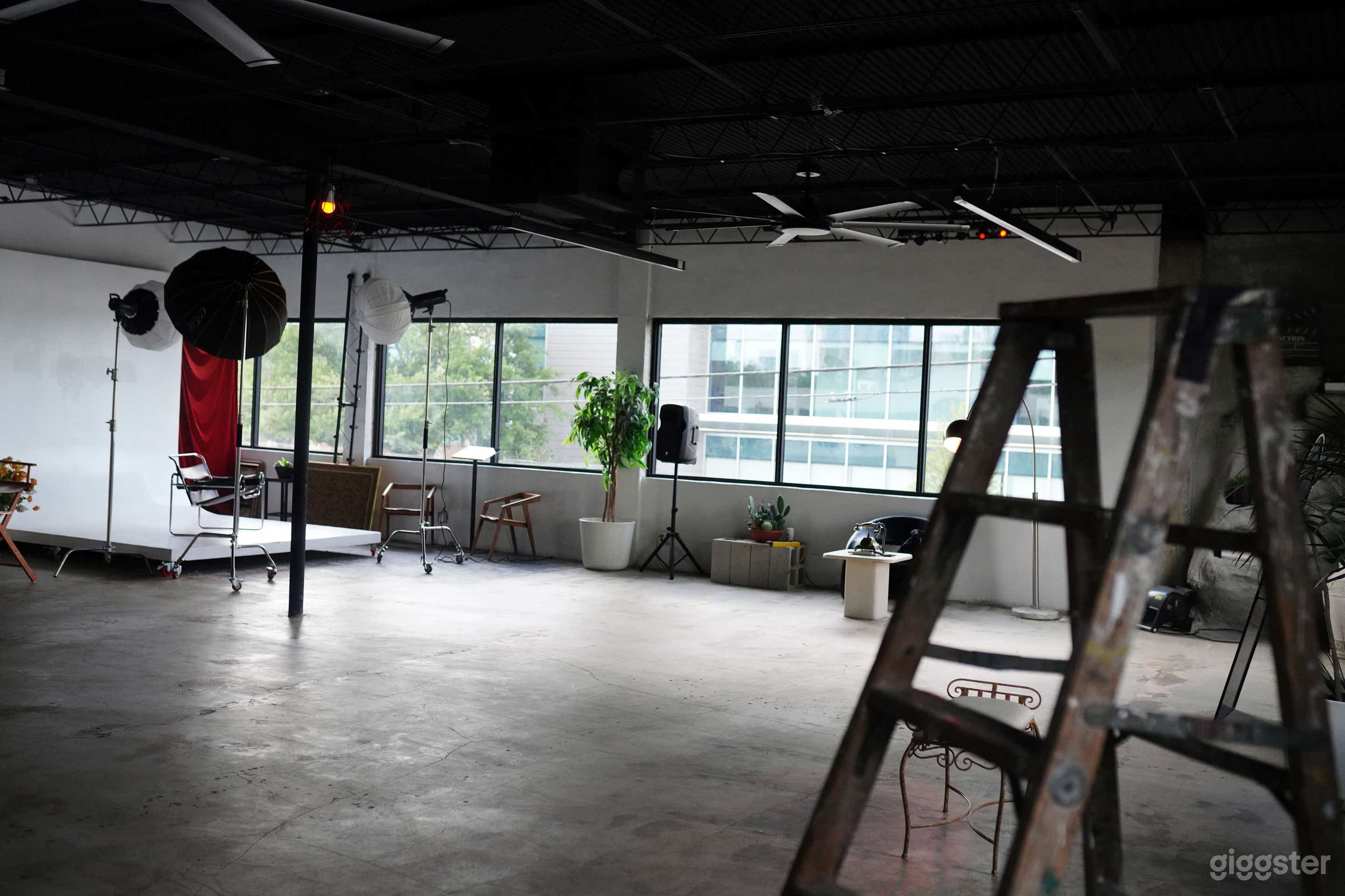 New Creative Industrial Warehouse Space Photo 1