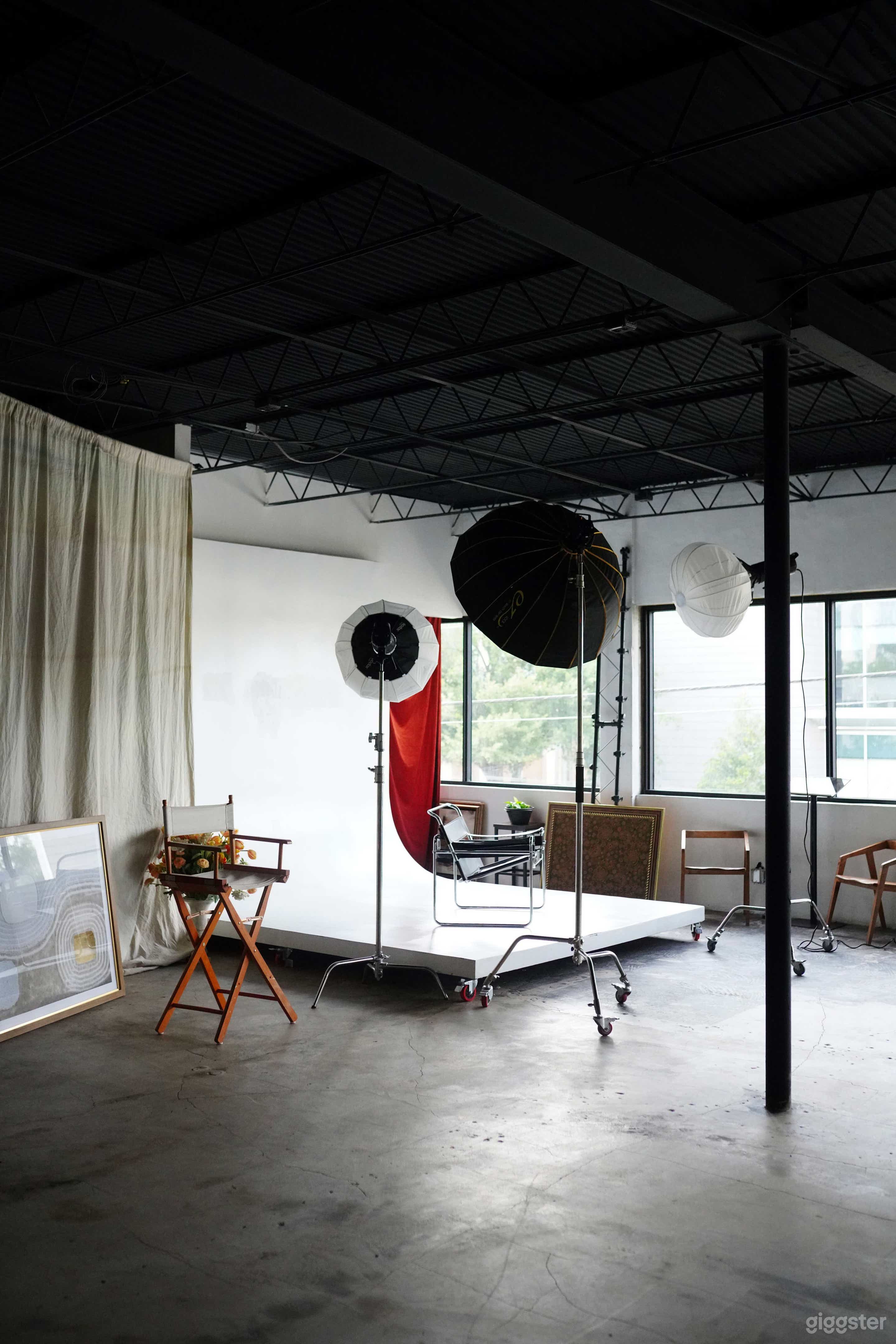 New Creative Industrial Warehouse Space Photo 4