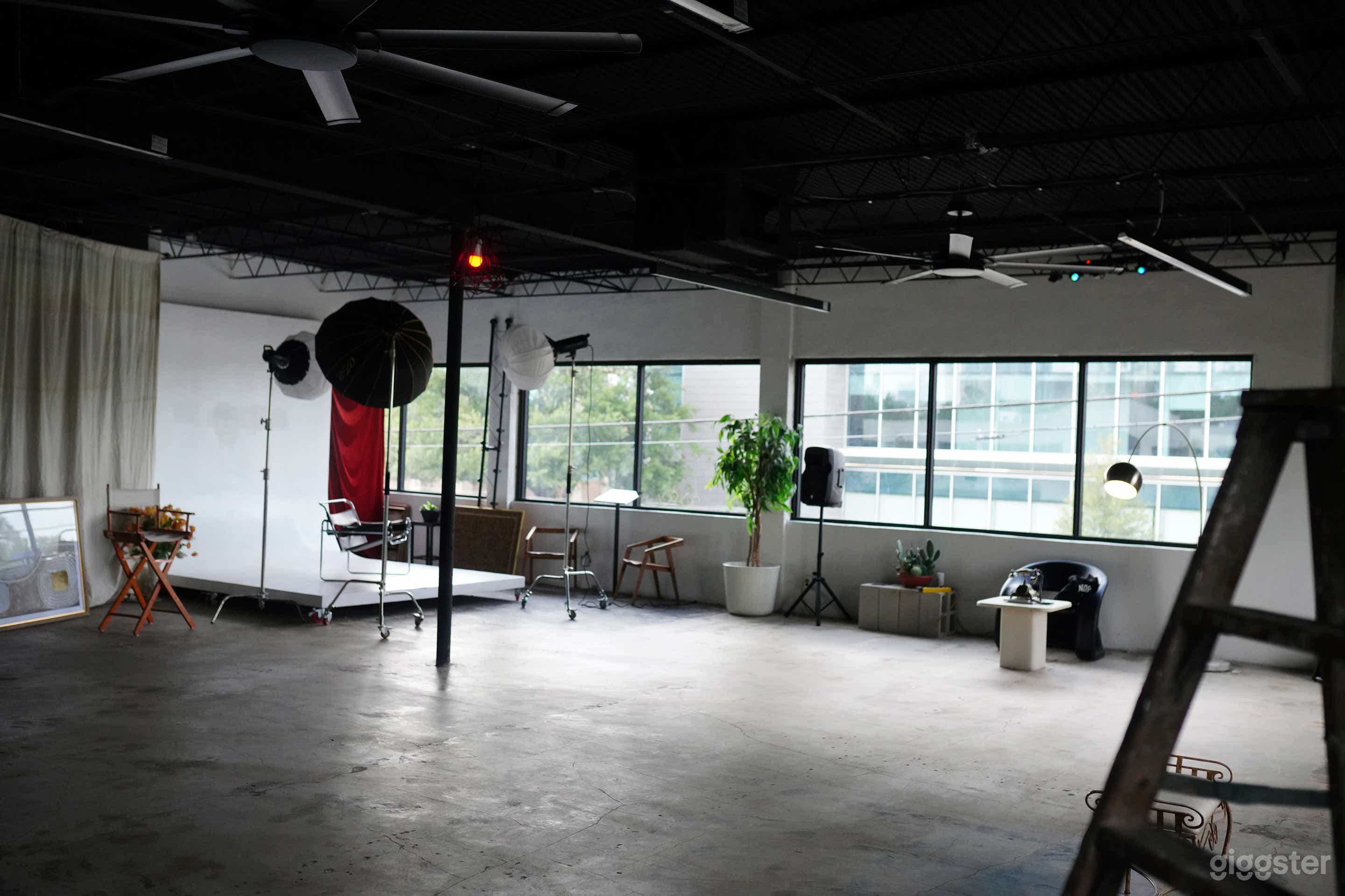 New Creative Industrial Warehouse Space Photo 2