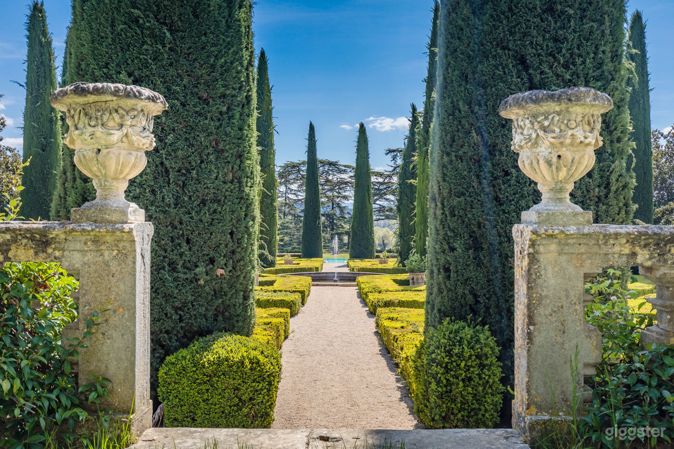 Photo de Château de Provence amidst the vineyards 3