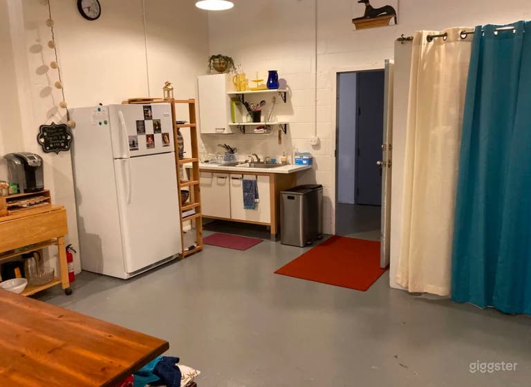  Welcoming, Spacious, Beautiful Space in Ravenswood 