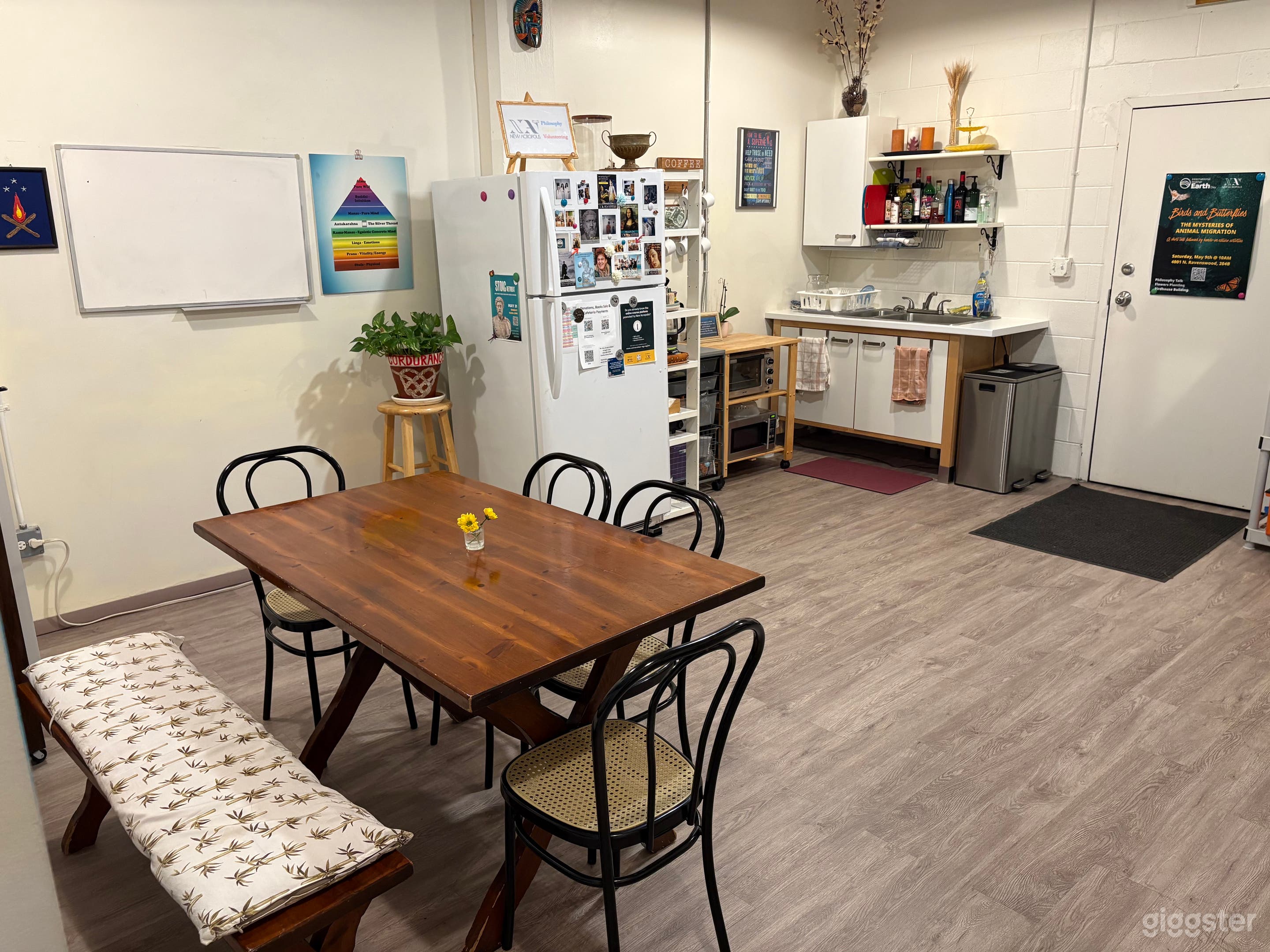 Welcoming, Spacious, Beautiful Space in Ravenswood Photo 2