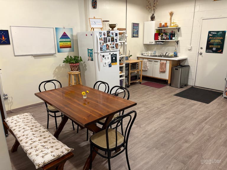  Welcoming, Spacious, Beautiful Space in Ravenswood 