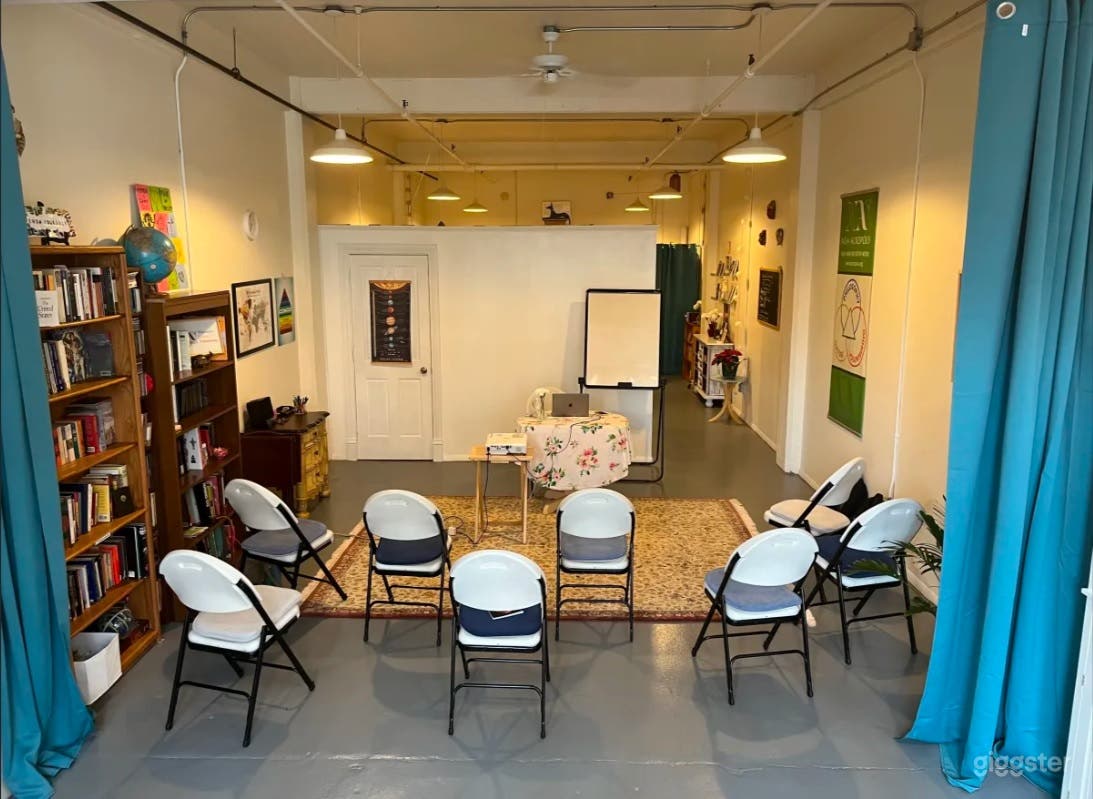 Welcoming, Spacious, Beautiful Space in Ravenswood Photo 2