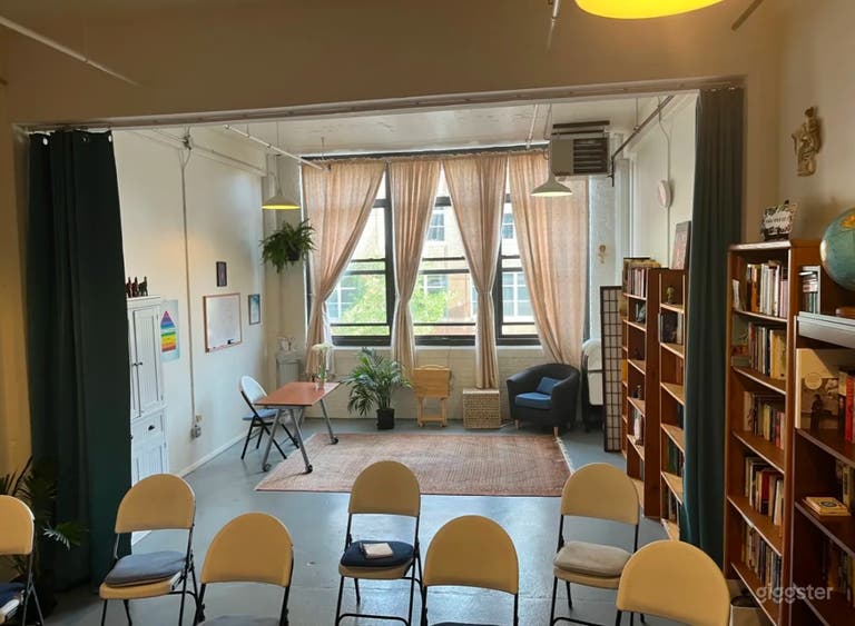  Welcoming, Spacious, Beautiful Space in Ravenswood 