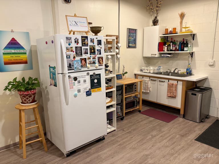  Welcoming, Spacious, Beautiful Space in Ravenswood 