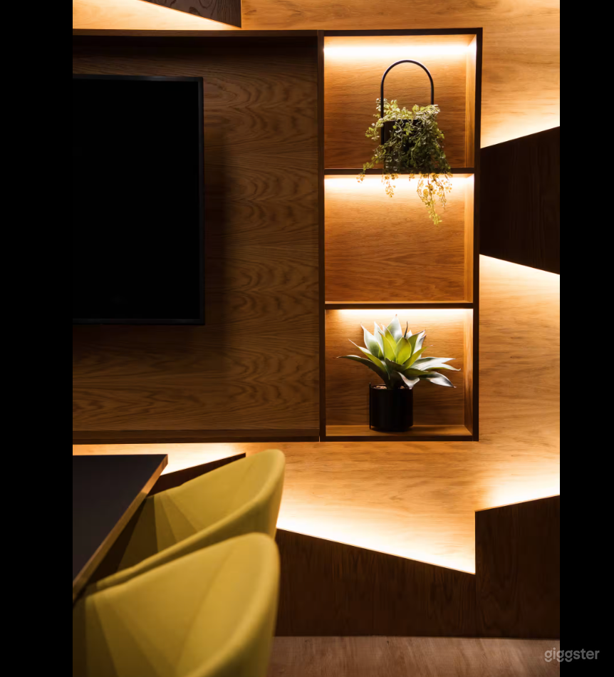 Modern Aire Suite Meeting Room  Photo 4