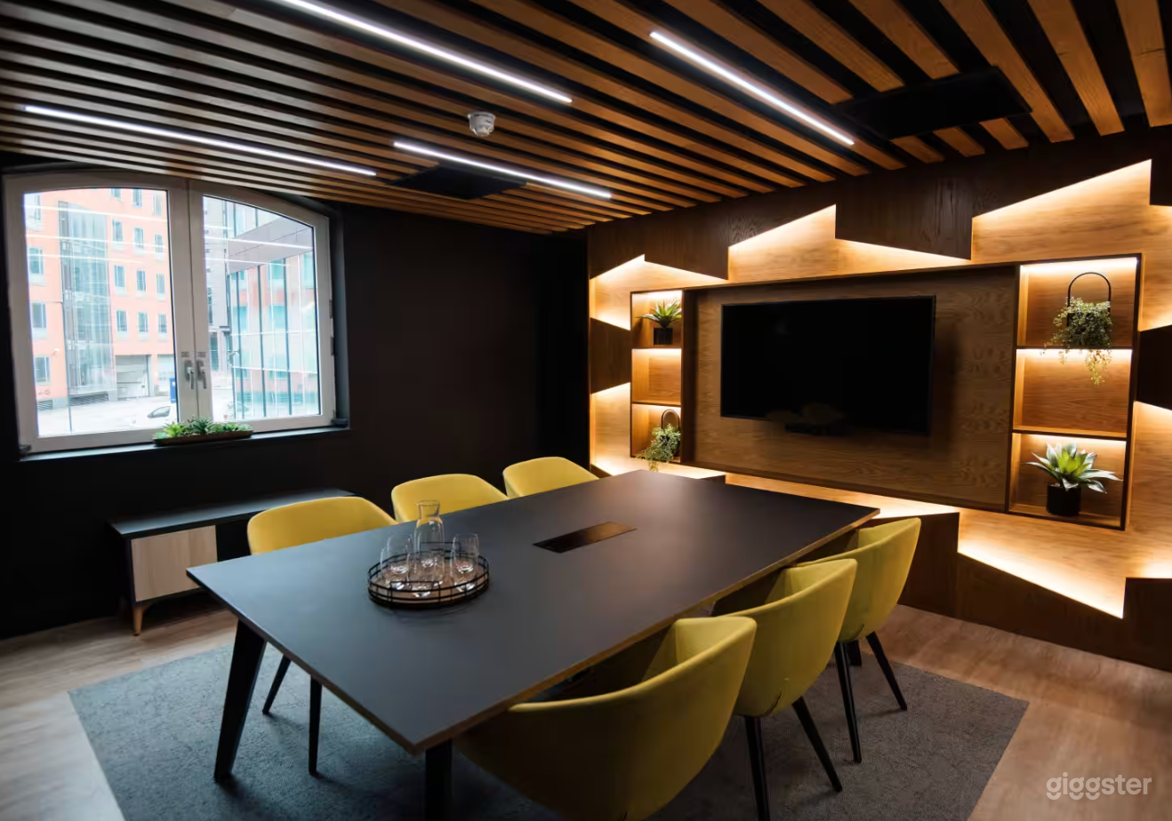 Modern Aire Suite Meeting Room  Photo 2