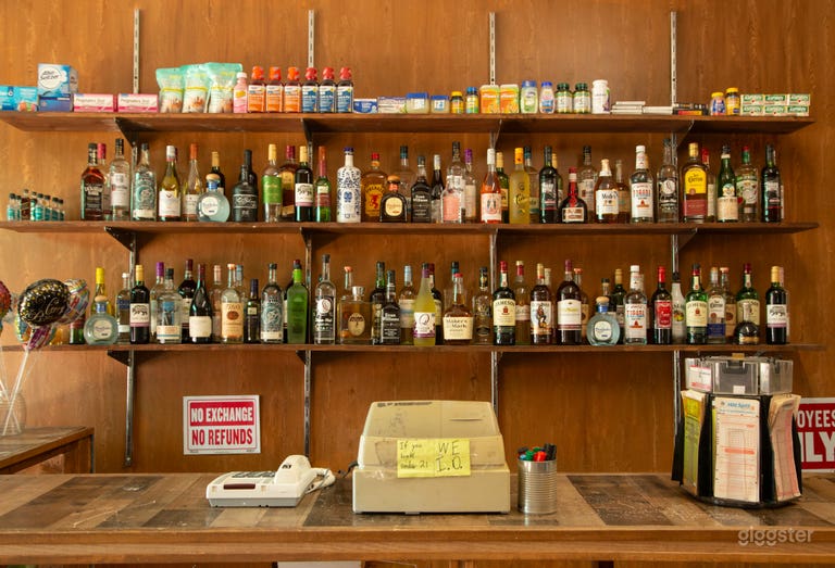  Retro Liquor Store / Convenience Store 