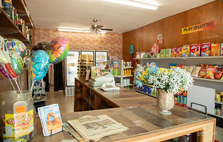  Retro Liquor Store / Convenience Store 