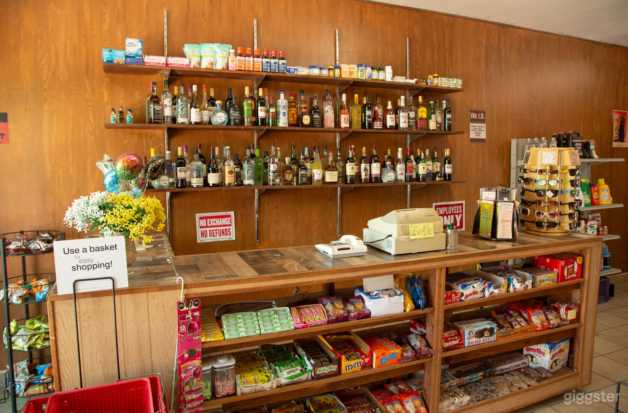 Retro Liquor Store / Convenience Store Photo 3