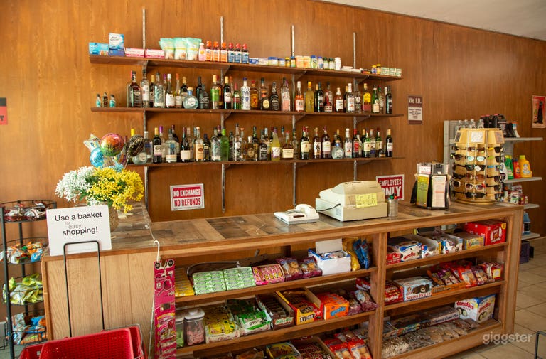  Retro Liquor Store / Convenience Store 