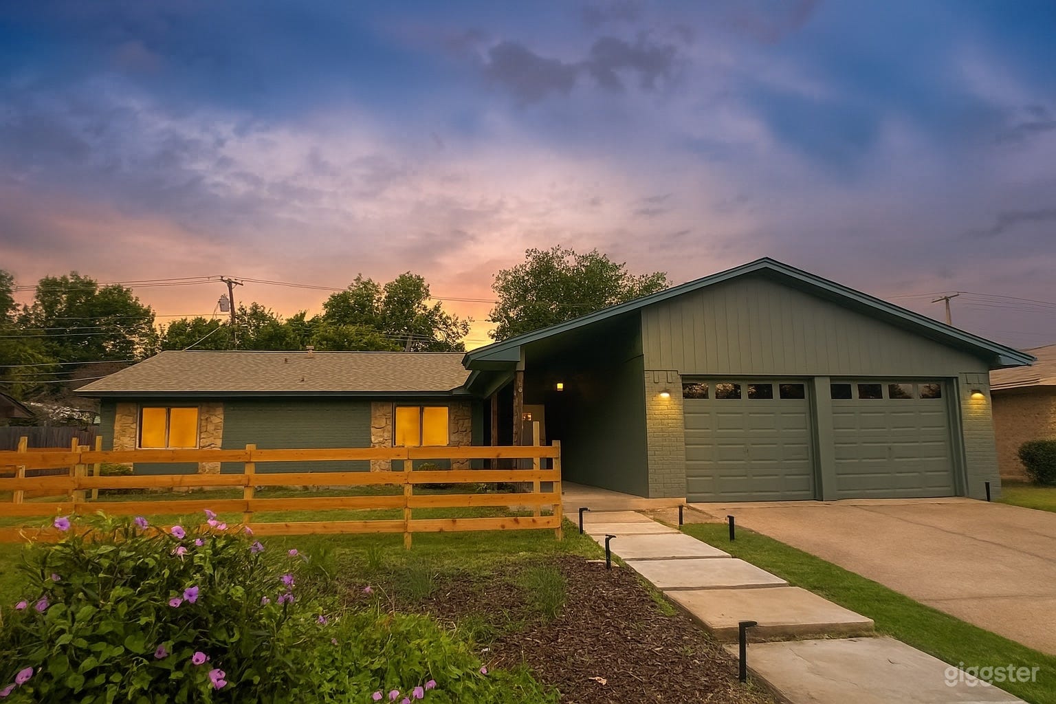 Chic Retro Home with Original 70s Stone Walls Photo 3