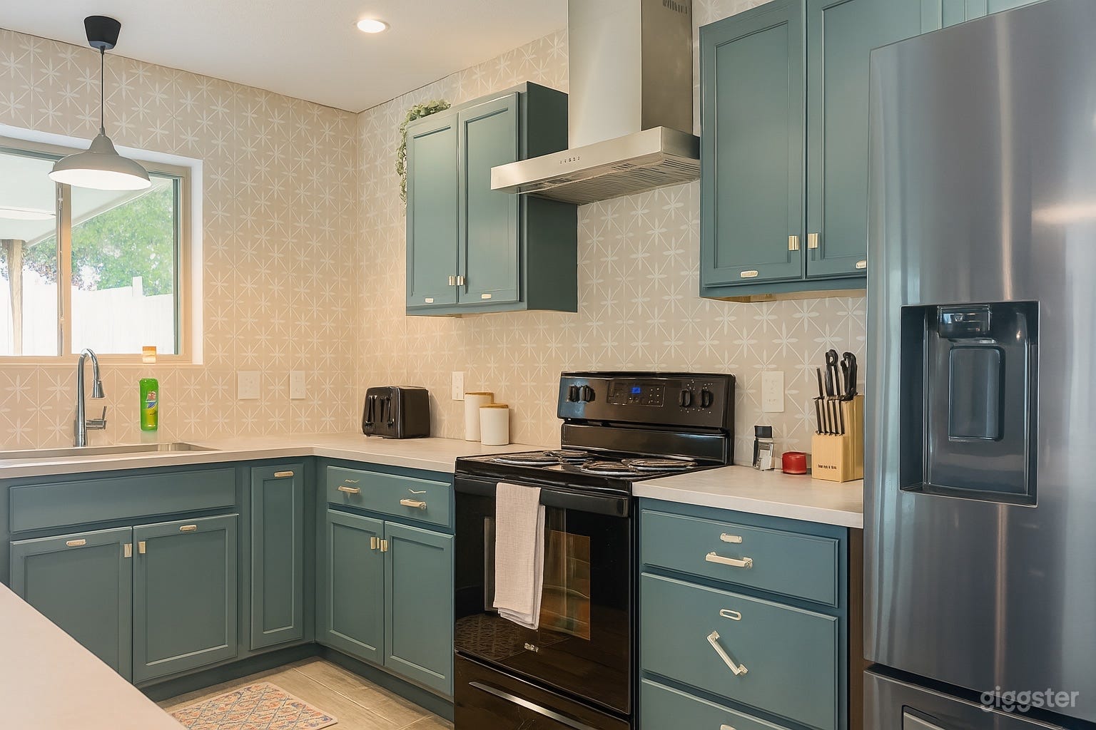 Chic Retro Home with Original 70s Stone Walls Photo 2