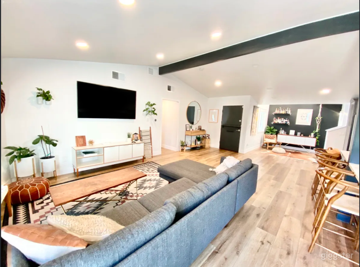 Modern House with Backyard Deck Photo 2