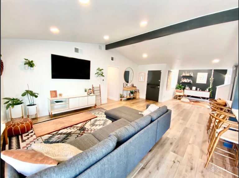  Modern House with Backyard Deck 