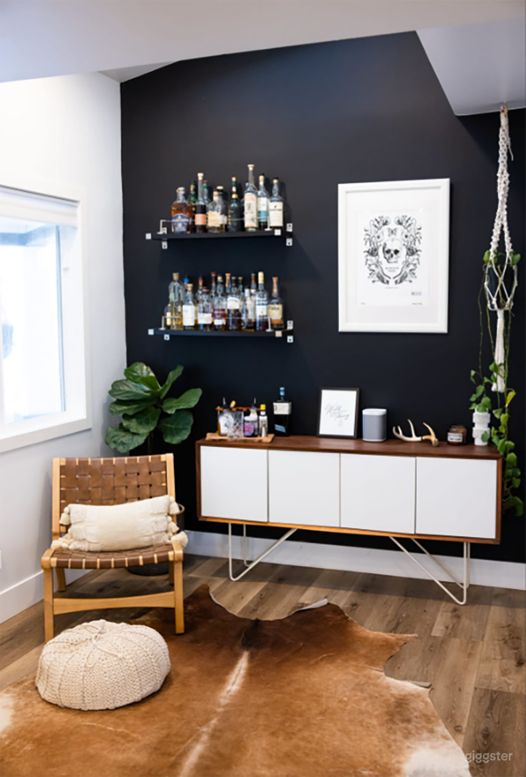  Modern House with Backyard Deck 