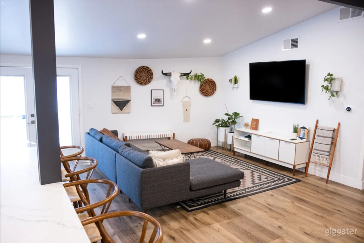 Modern House with Backyard Deck Photo 4