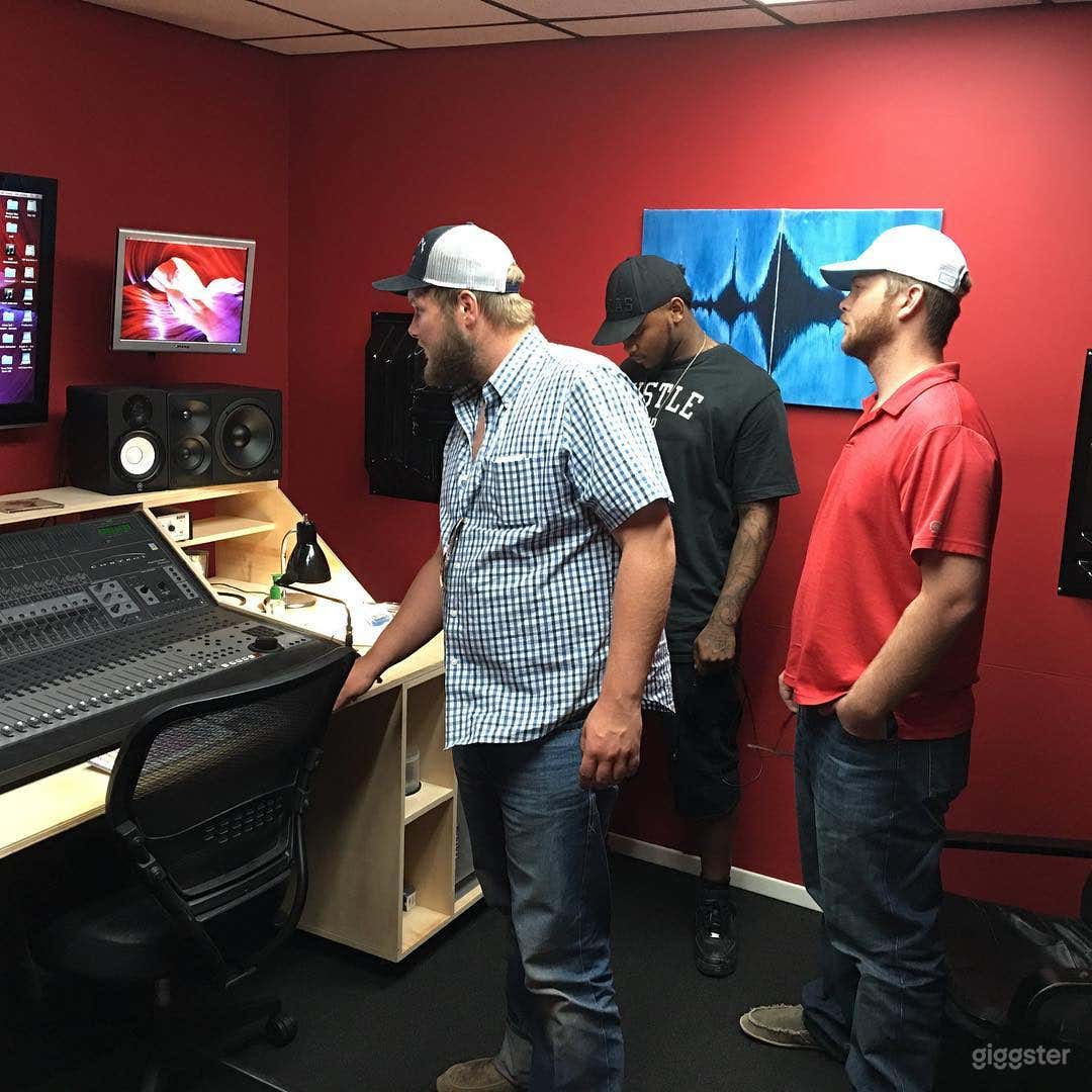 Fully-Equipped Recording Studio in Mansfield Photo 4