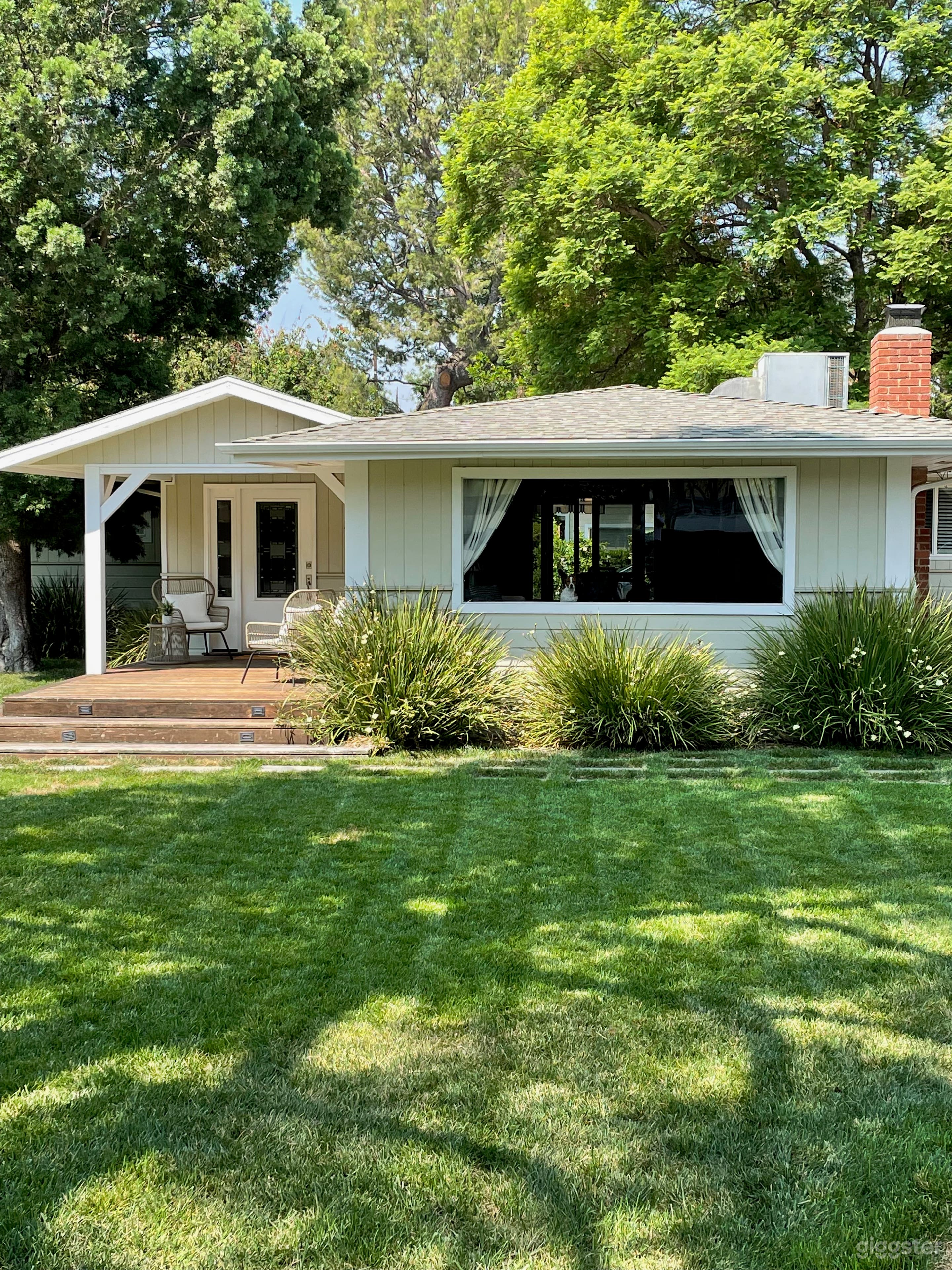 All American Mid-Century Ranch Home w/ large Yard Photo 2