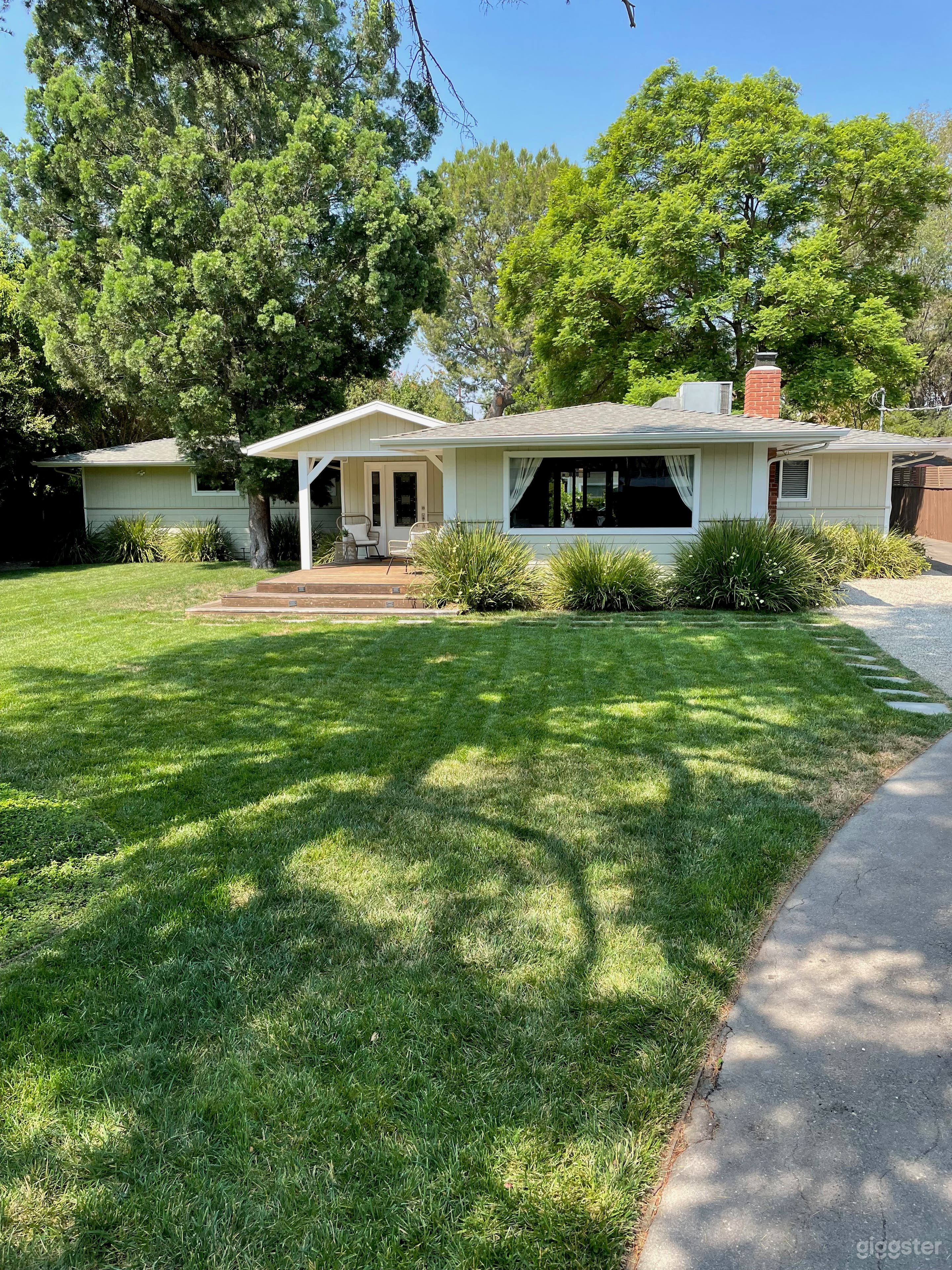 All American Mid-Century Ranch Home w/ large Yard Photo 3