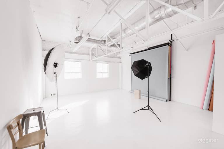  All-White, Cozy Production & Photography Studio (B1 - VAN BUREN EAST) - 