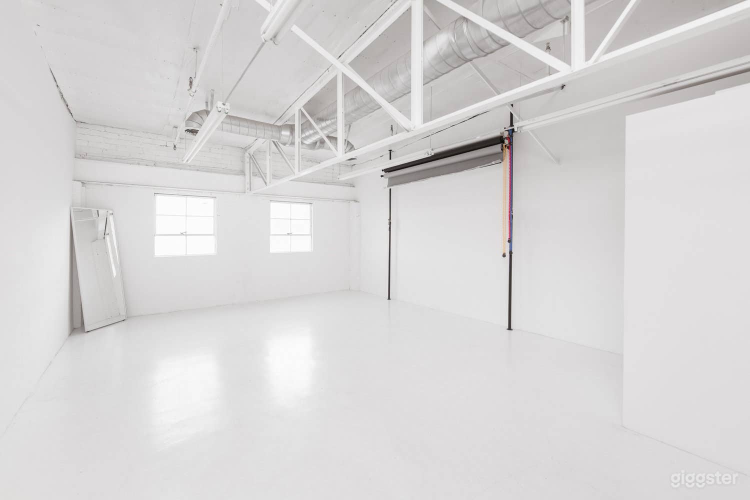 All-White, Cozy Production &amp; Photography Studio (B1 - VAN BUREN EAST) - Photo 2