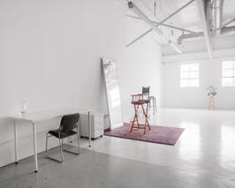  All-White, Cozy Production & Photography Studio (B1 - VAN BUREN EAST) - 