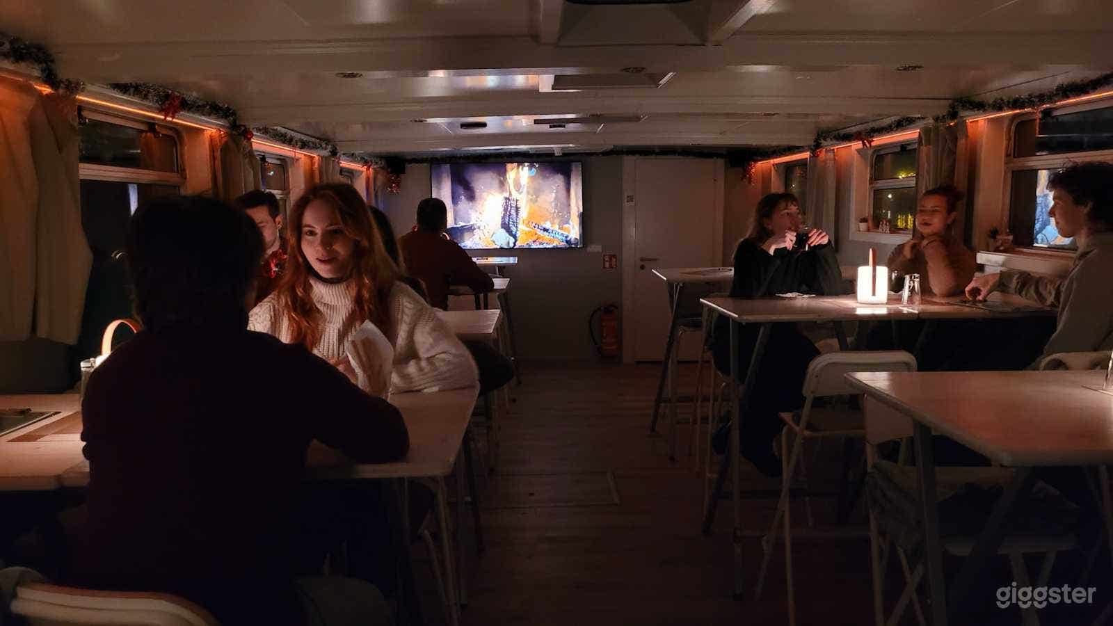 A versatile cabin ship with a panoramic roof terrace Photo 4