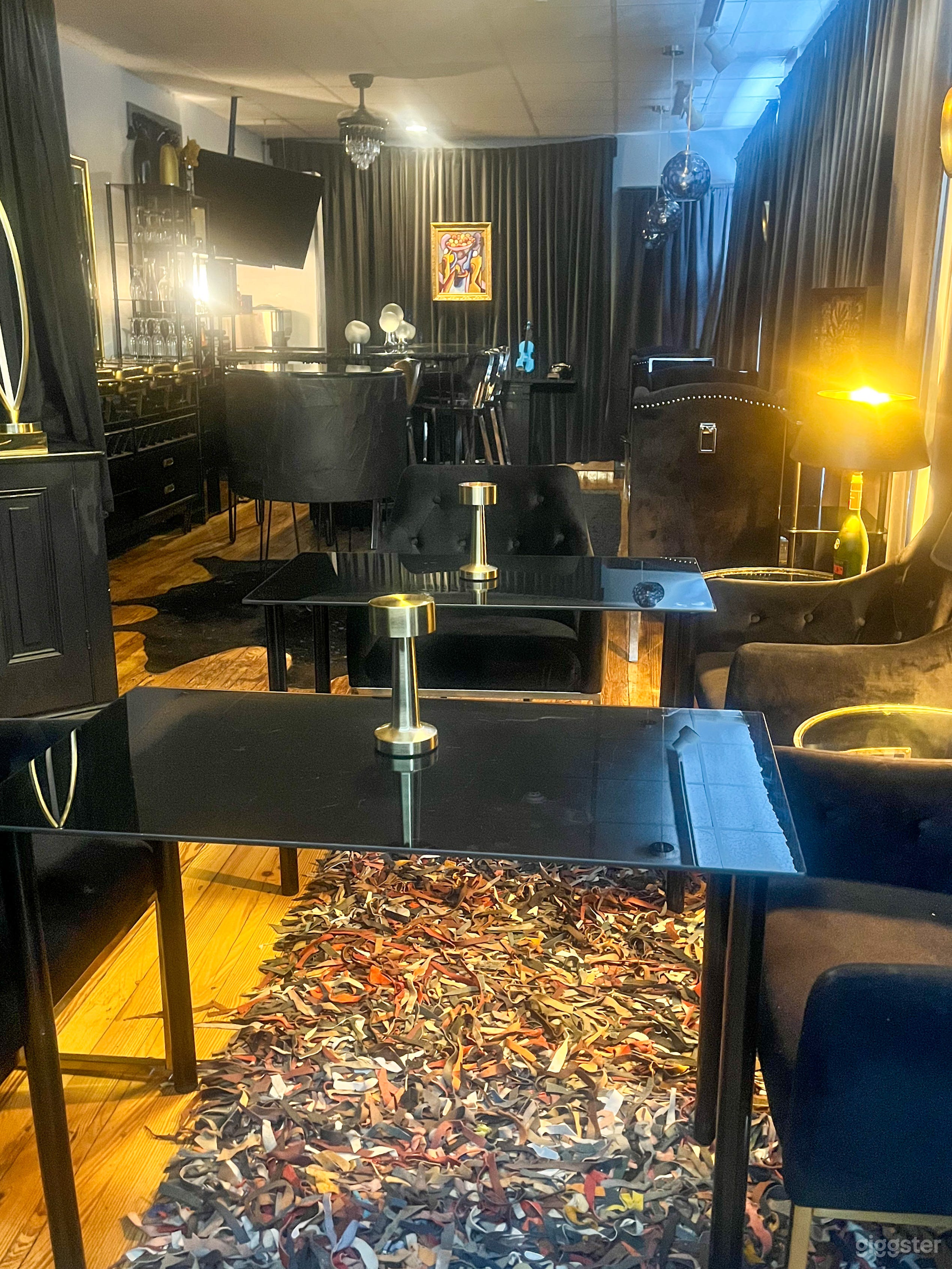 Furnished Intimate  Venue W/ Bar & Kitchenette Photo 3