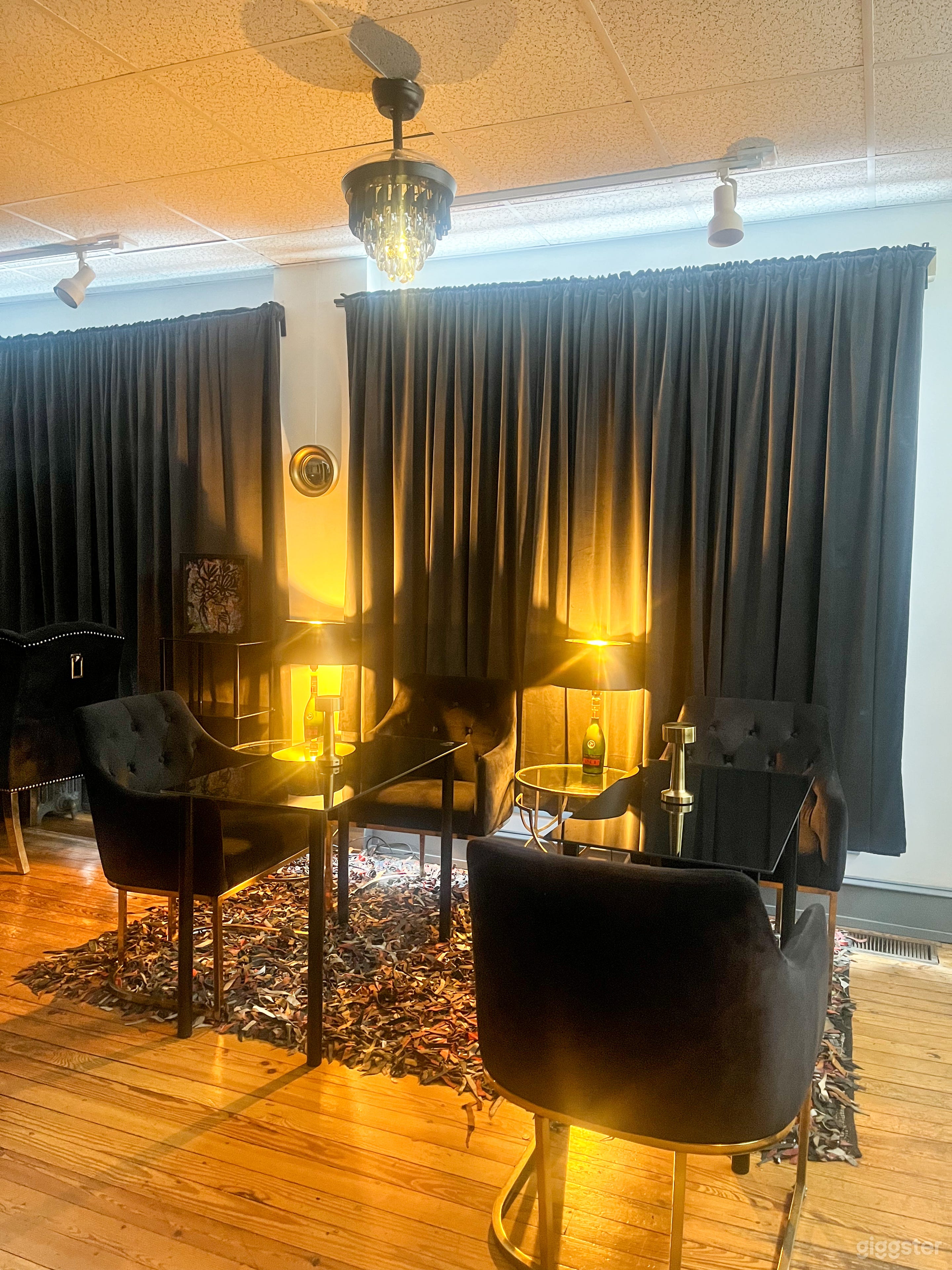 Furnished Intimate  Venue W/ Bar & Kitchenette Photo 2