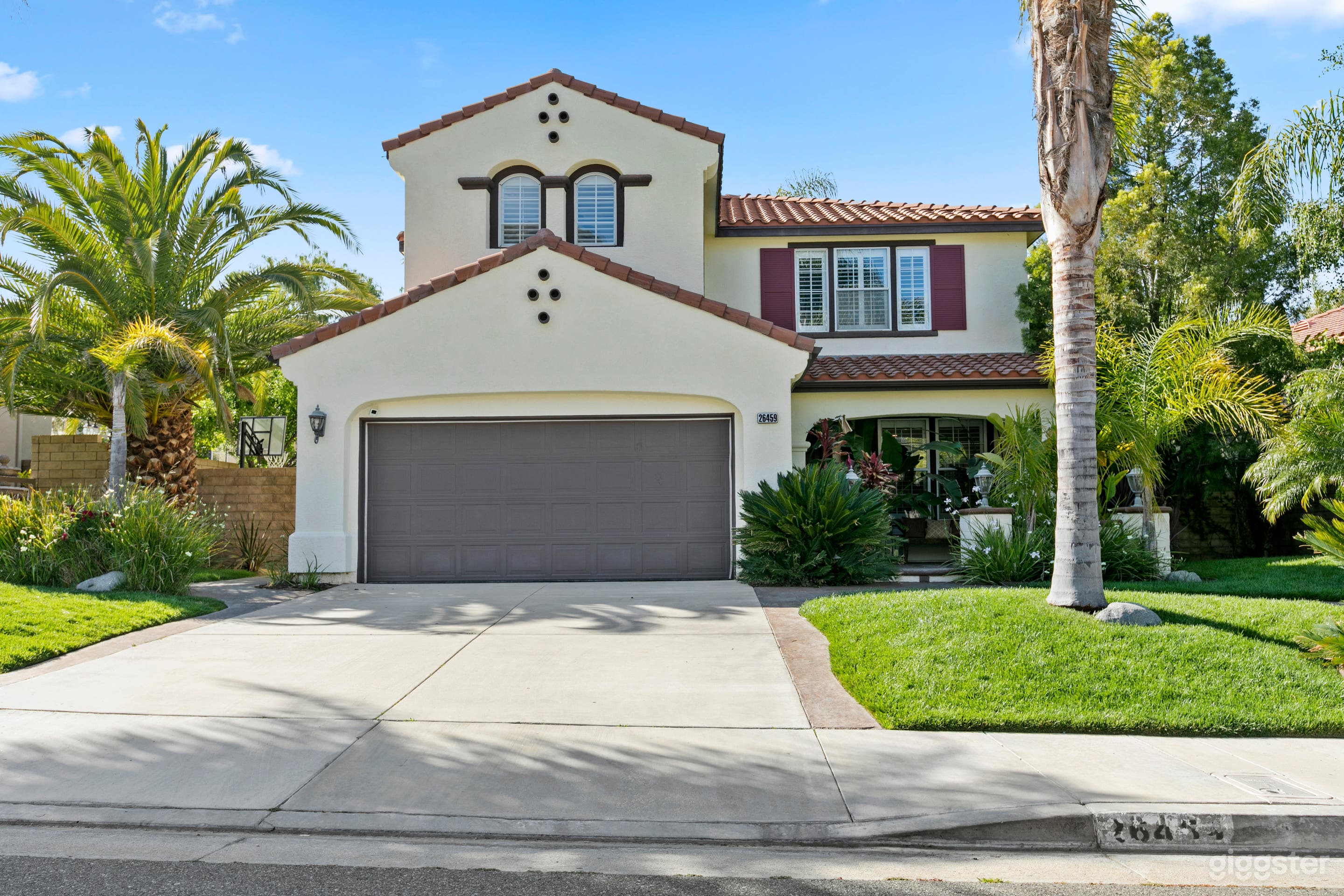 Spacious contemporary home w/pool and gazebo Photo 1