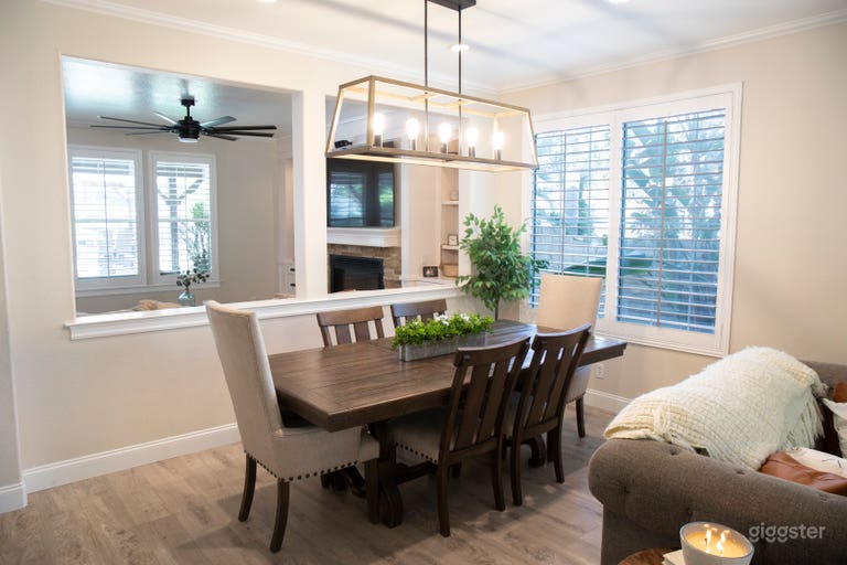  Spacious contemporary home w/pool and gazebo 