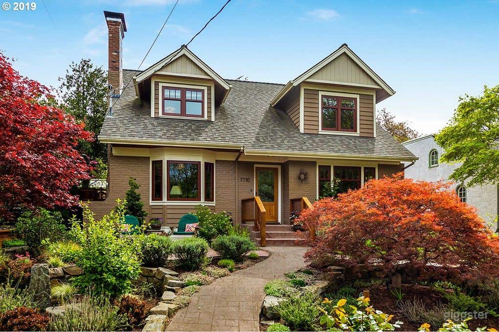 Picturesque Neighborhood, Warm, Up-Scale Home Photo 1