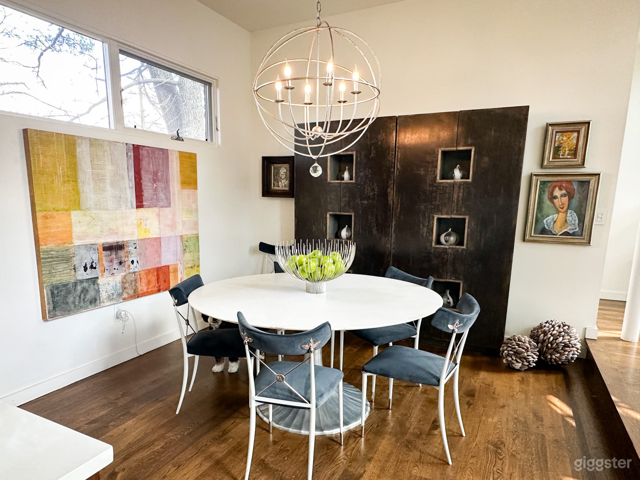 Ashley’s Eye: Modern Urban Oasis Photo 2