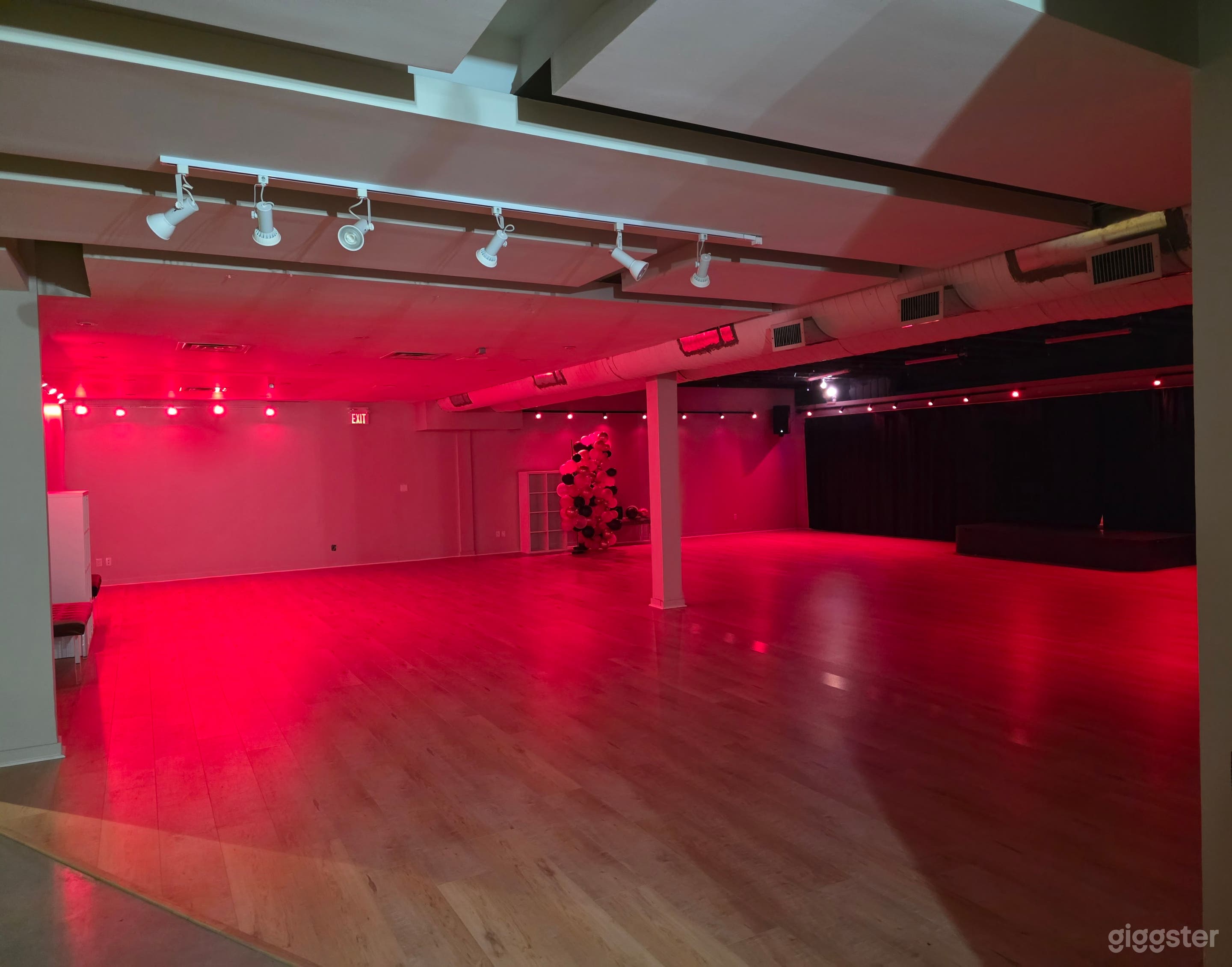 Studio Sol - 2000 sqft available for rent Photo 3