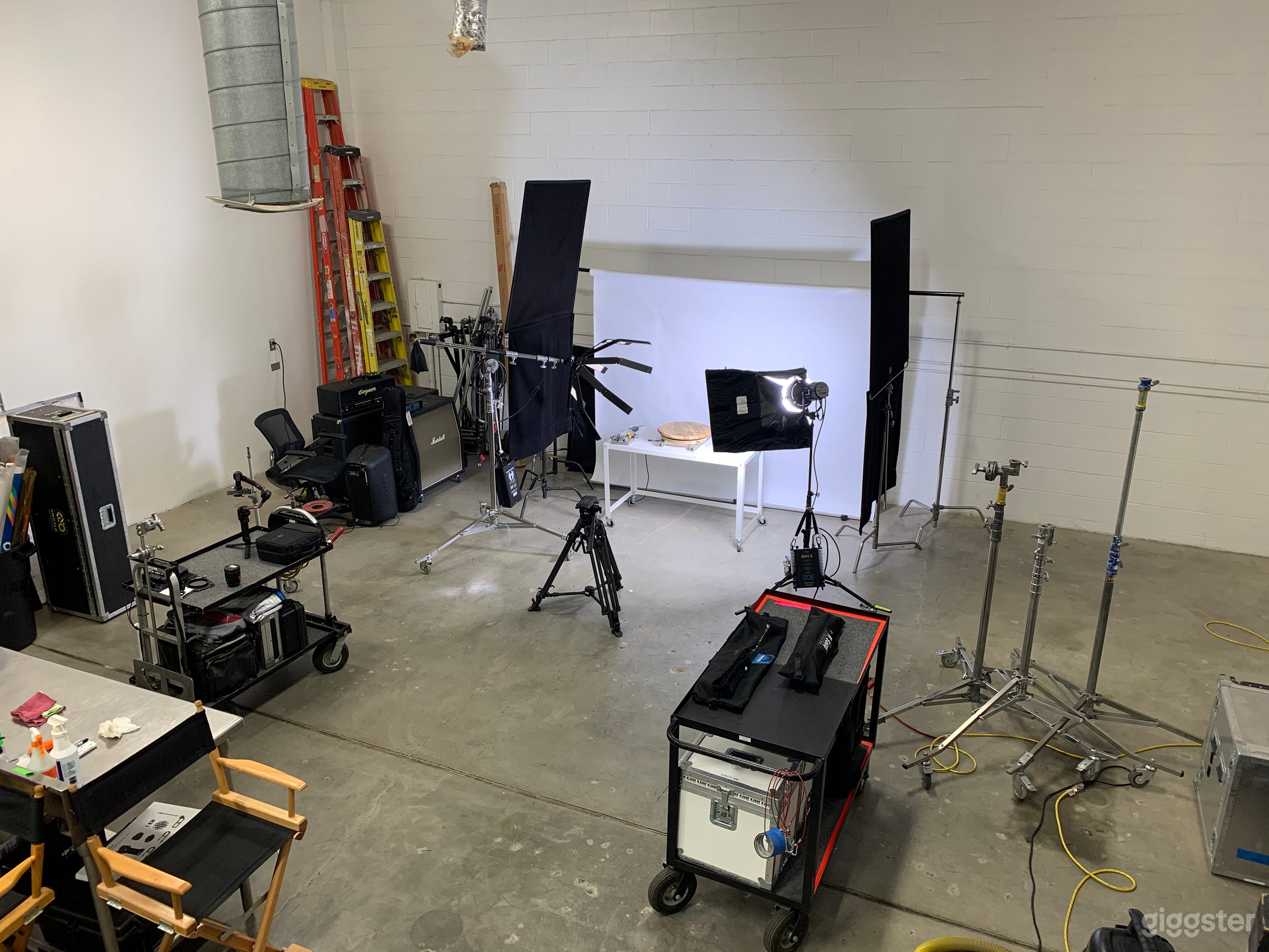 High Ceiling Studio in Van Nuys Photo 4