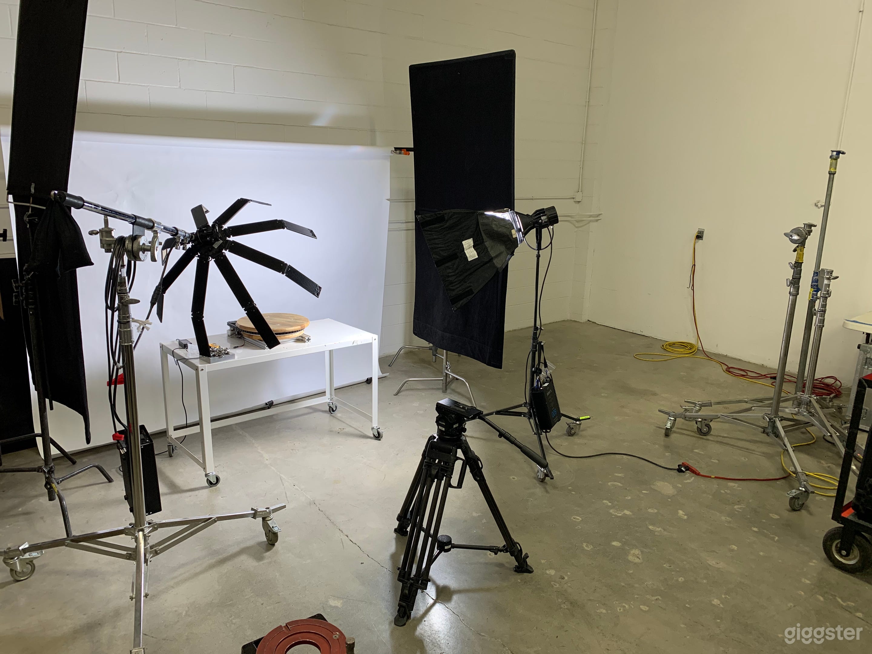 High Ceiling Studio in Van Nuys Photo 3